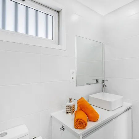Newly Refurbished Beachfront Lejlighed San Bartolomé